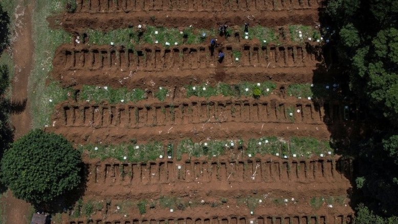 Em SP, maior cemitério da América Latina registra forte aumento de enterros
