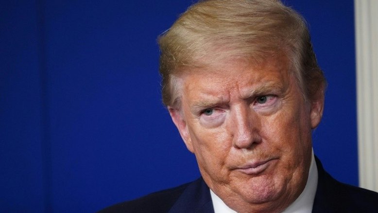 Trump é acusado de irresponsabilidade após sugerir desinfetante contra coronavírus