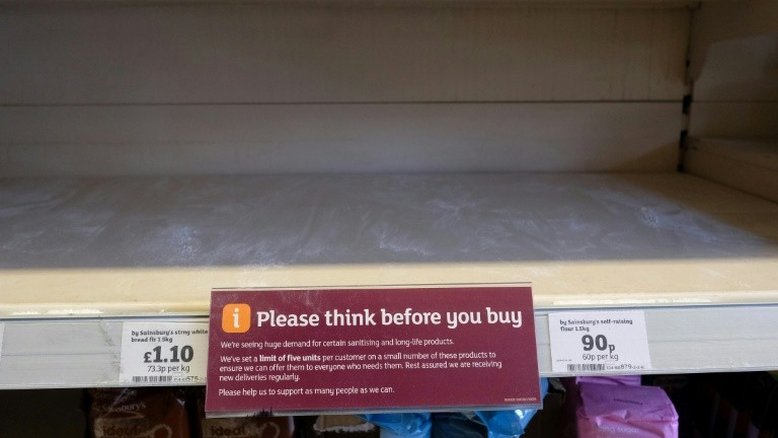 Coronavírus: britânicos deixam supermercados sem farinha