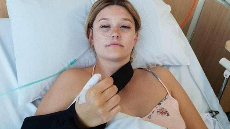 Jovem perde polegar após desenvolver câncer por morder pele dos dedos