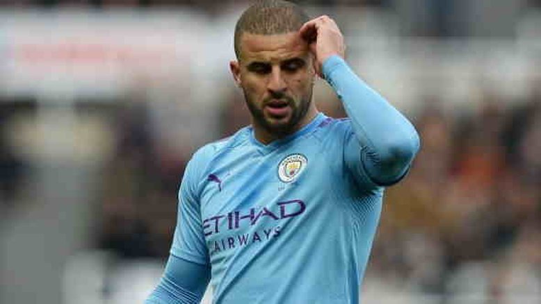 Jogador do Manchester City admite festa com prostitutas na quarentena
