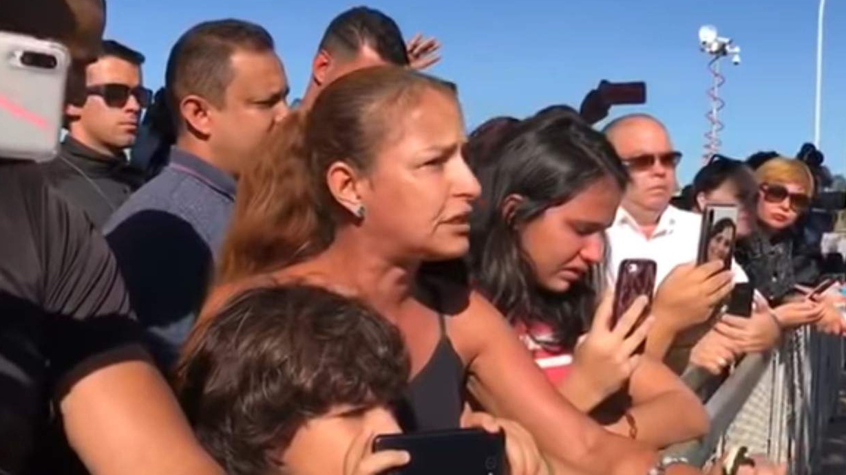 Vídeo: Mulher pede reabertura do comércio e recebe apoio de Bolsonaro