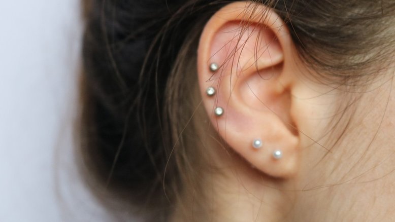 Como fica um piercing inflamado? Veja 10 fotos para saber identificar