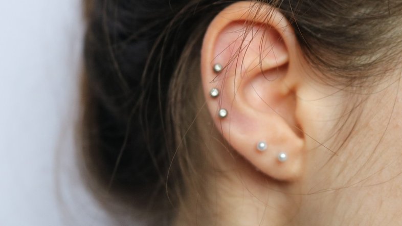 Como fica um piercing inflamado? Veja 10 fotos para saber identificar