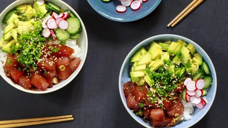Poke havaiano: receita para refrescar o seu verão