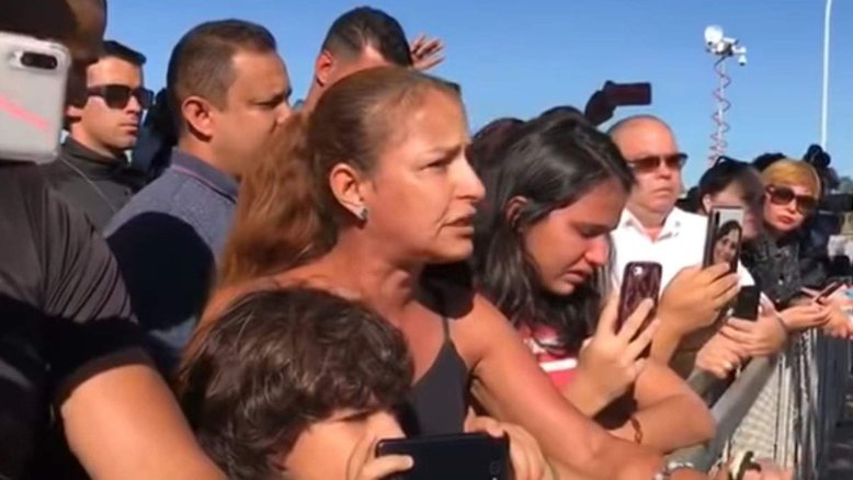 "Estou desesperada", diz professora que pediu que Bolsonaro convocasse Forças Armadas