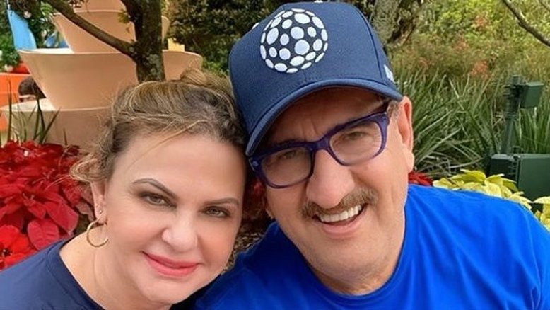 Ratinho revela que não gosta de ver filme pornô para que esposa não compare seu pênis