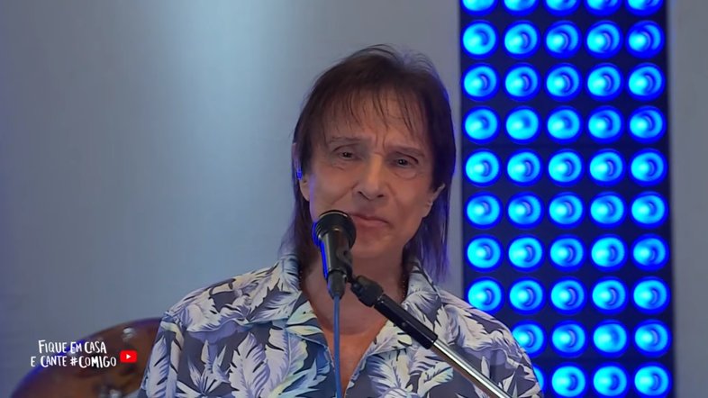 Roberto Carlos nega que tenha sido procurado pela equipe de Bolsonaro para apoiá-lo nas eleições