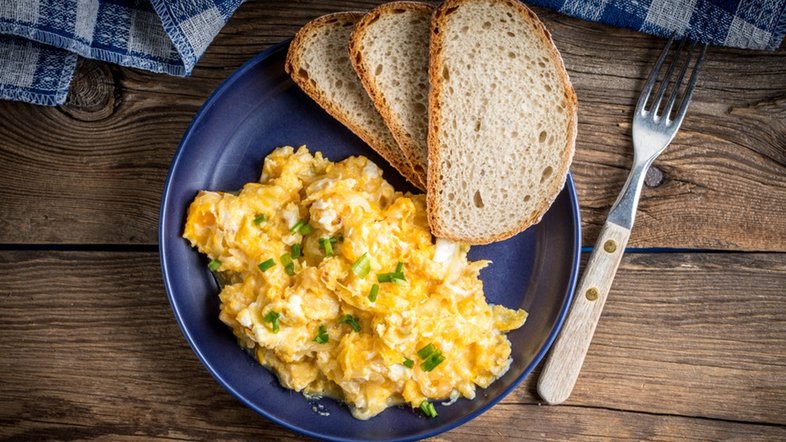 4 receitas de ovos mexidos diferentes para variar o cardápio