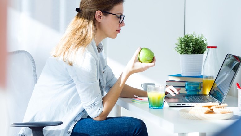 27 snacks (doces e salgados!) para ter no trabalho