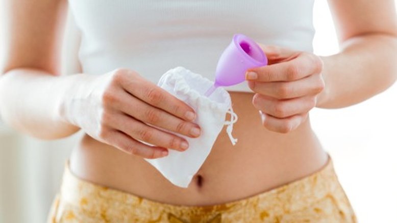 Uso indevido de coletor menstrual: mulher amputa dedos e pé
