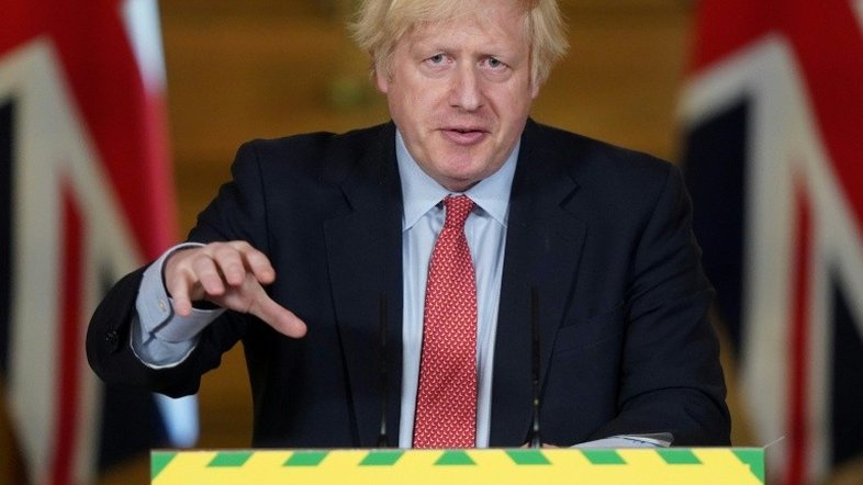 Cientistas alertam que o governo britânico deveria esperar para suspender confinamento