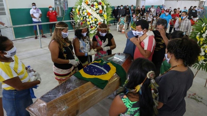 Brasil beira 30 mil mortes e OMS diz que não é o pico