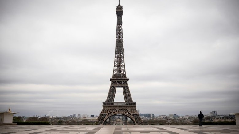 França registra 330 mortes por coronavírus em 24 horas