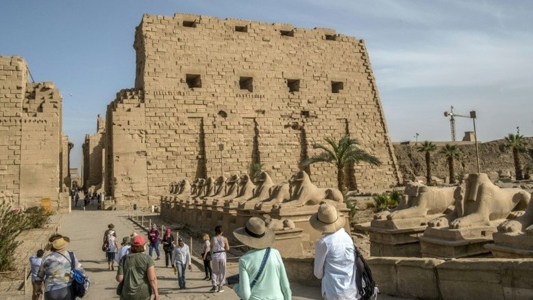 Instalação de esfinges no centro do Cairo causa polêmica