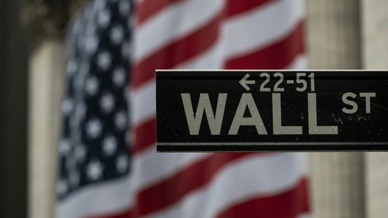 Wall Street cai após aumento no número de pedidos de seguro-desemprego