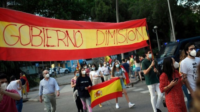 Panelaços e tensão política agitam uma Espanha em desconfinamento