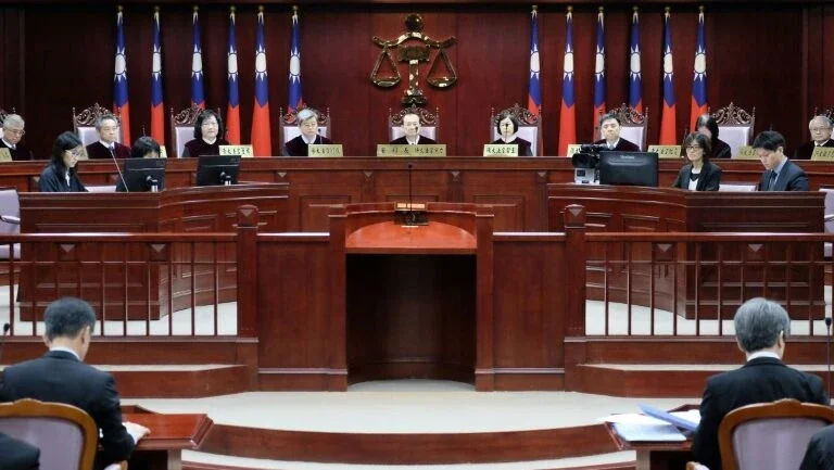 Adultério é descriminalizado em Taiwan pelo tribunal constitucional