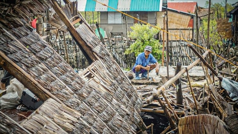 Tufão nas Filipinas leva 140.000 pessoas a abrigos