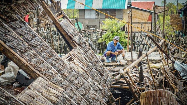 Tufão nas Filipinas leva 140.000 pessoas a abrigos