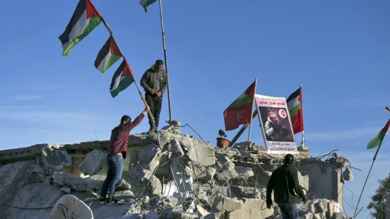 Israel destrói casa de um palestino envolvido em um ataque