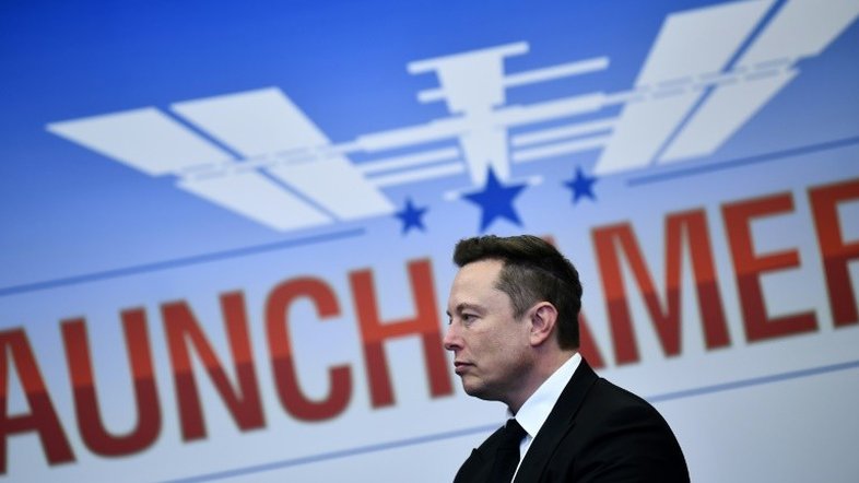 Fundador da SpaceX se vinga de piada do diretor da agência espacial russa