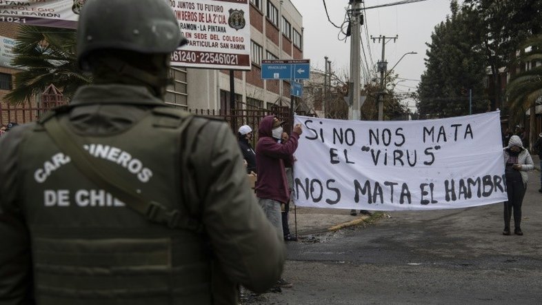 Novo protesto pacífico em Santiago por falta de comida e fome na quarentena