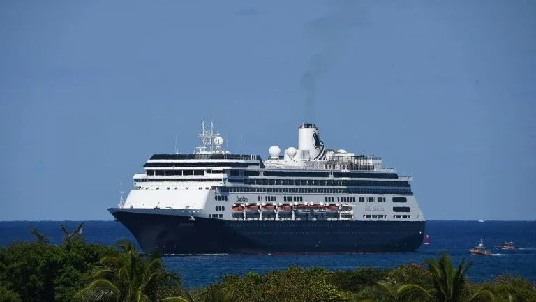 Carnival vai retomar operações limitadas de cruzeiros em agosto