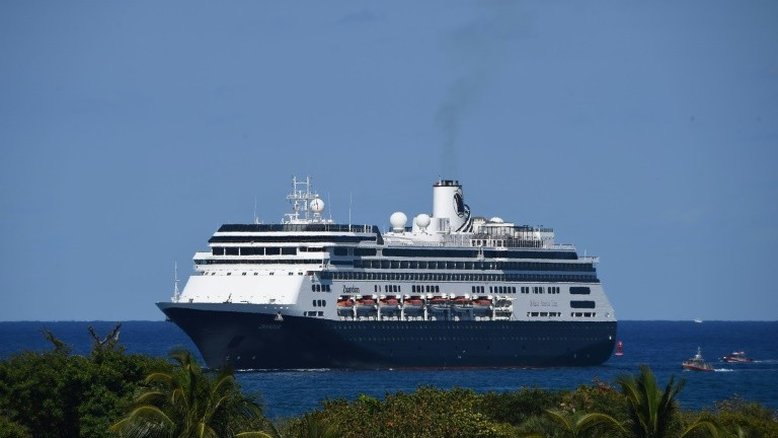 Carnival vai retomar operações limitadas de cruzeiros em agosto