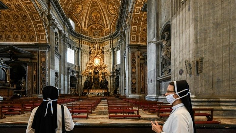 Basílica de São Pedro reabre no Vaticano