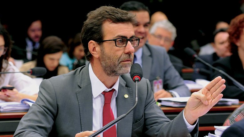 É oportunidade para RJ 'virar página em que crime, polícia e política não se separam', diz Freixo