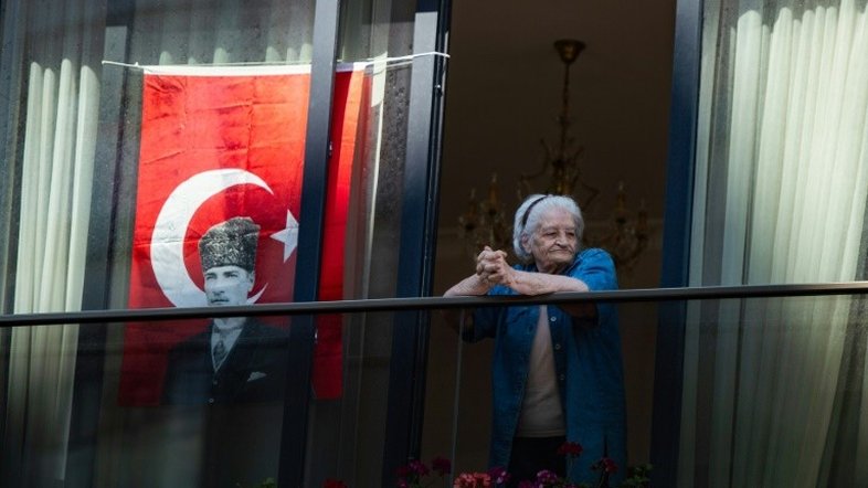 Turquia alivia restrições ao confinamento por COVID-19