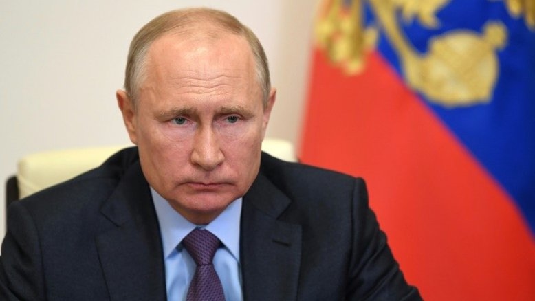 Putin diz que uma de suas filhas tomou a vacina produzida na Rússia