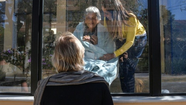 Diário de um confinamento hospitalar: mãe e filha separadas por um vidro