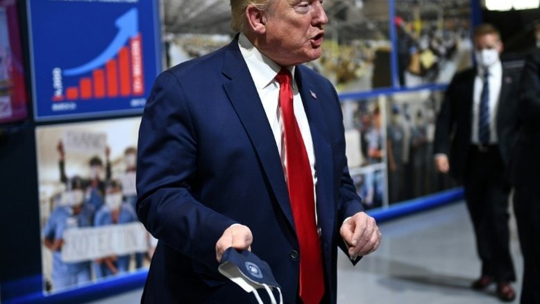 Trump diz ter usado máscara e que 'ficou muito bem'