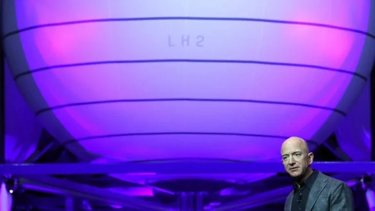 Musk e Bezos assinam contrato com NASA para produzir sistemas de pouso na Lua