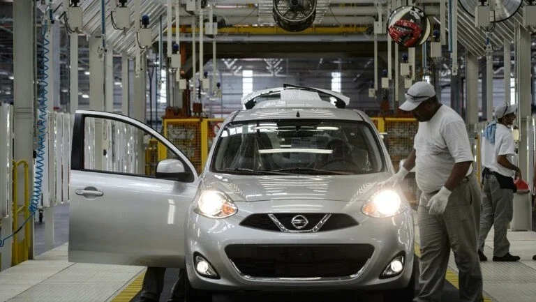 Produção industrial cai 18,8% em abril, diz IBGE