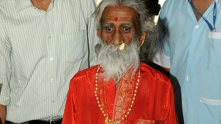 Morre guru indiano que afirmava estar 80 anos sem comer nem beber