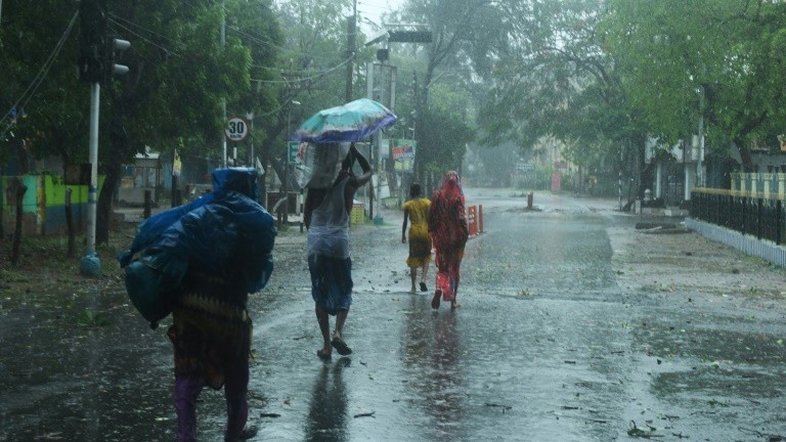 Poderoso ciclone Amphan atinge Índia e Bangladesh