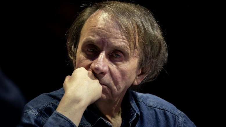 Houellebecq acerta contas com a era Macron
