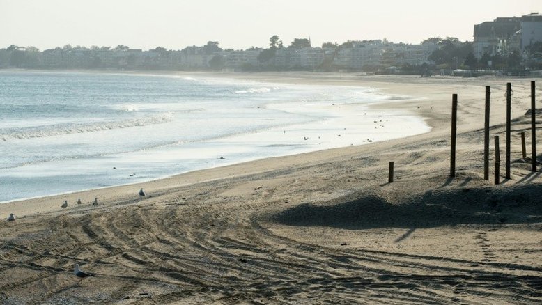 França volta a fechar algumas praias após desrespeito a regras de distanciamento