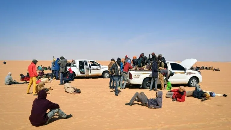 O medo do coronavírus não contém o fluxo de migrantes no deserto
