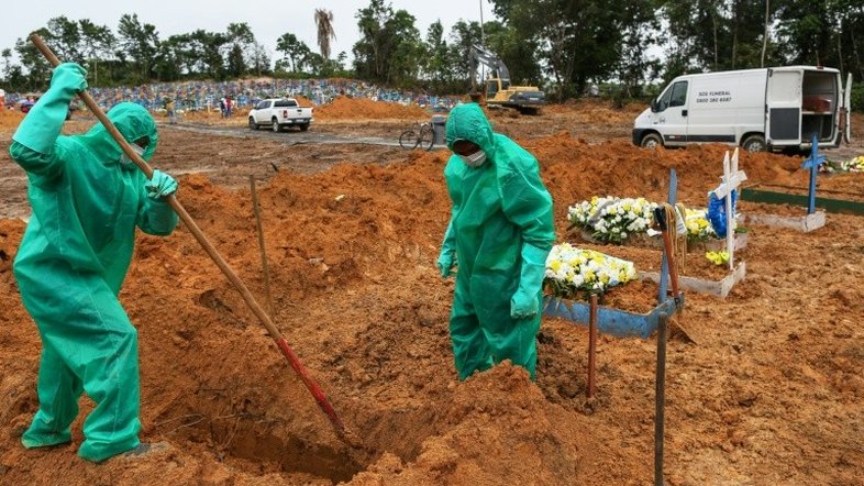 Família abre caixão em velório e cinco são contaminados por Covid-19 na Bahia
