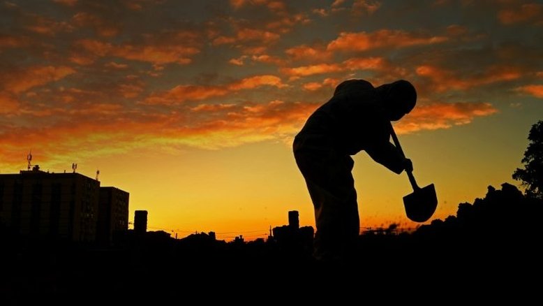 País registra 858 novas mortes por Covid-19 em 24 horas; total vai a 135.793