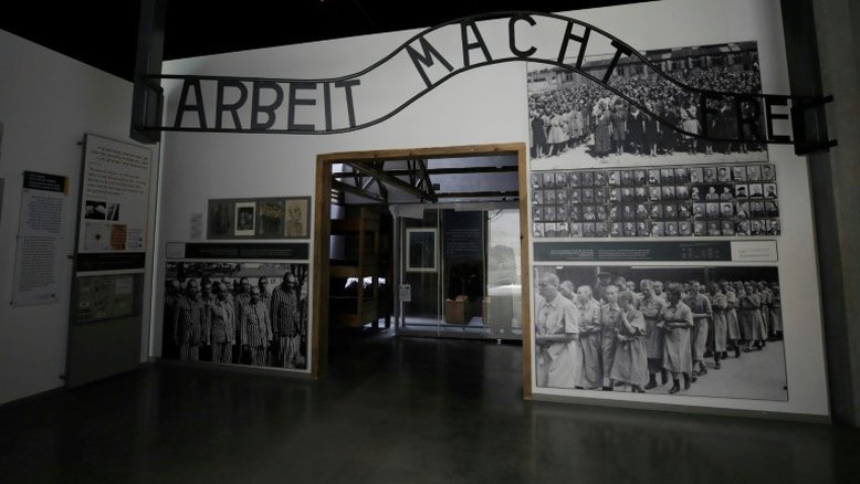 Objetos escondidos por prisioneiros em Auschwitz são encontrados