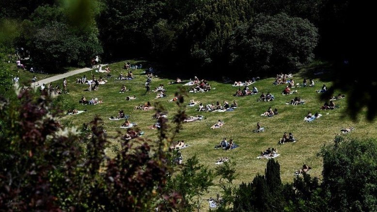 Franceses começam a reconquistar a liberdade após confinamento