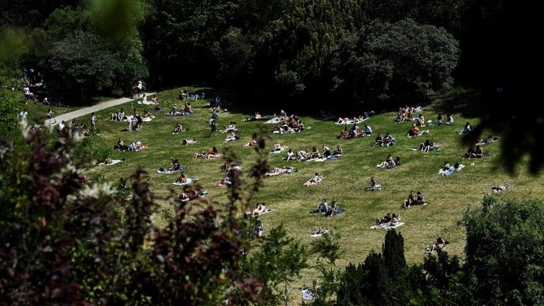 Franceses começam a reconquistar a liberdade após confinamento