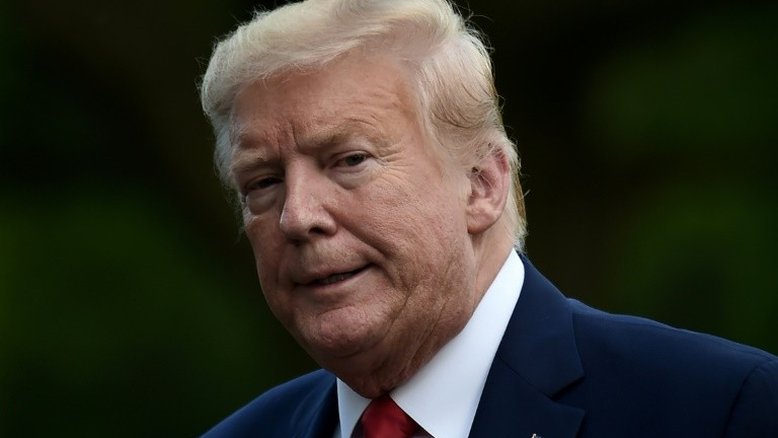 Após um silêncio inicial, Trump reconhece as 100.000 mortes por COVID-19 nos EUA.