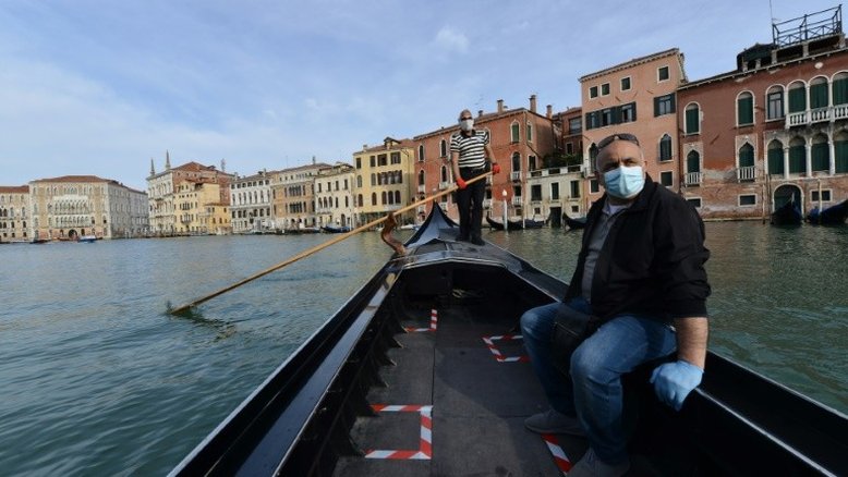 Gôndolas voltam a Veneza apesar da ausência de turistas