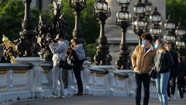 França e Espanha saem do confinamento, enquanto Casa Branca luta contra COVID-19